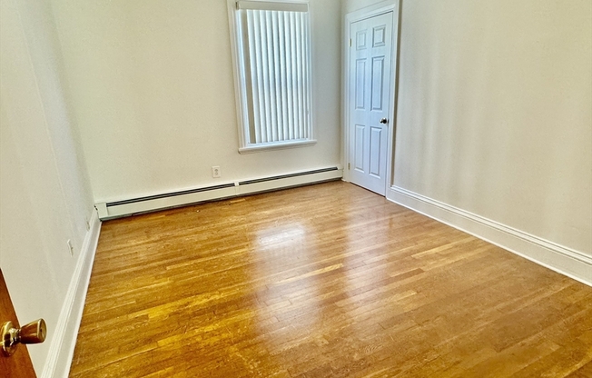 3 beds, 1 bath, 1,100 sqft, $1,900, Unit 1