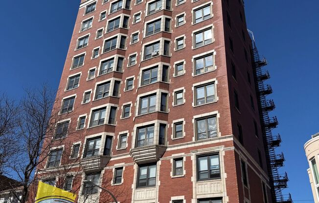 Welcome to 732 W. Bittersweet Pl.!!!