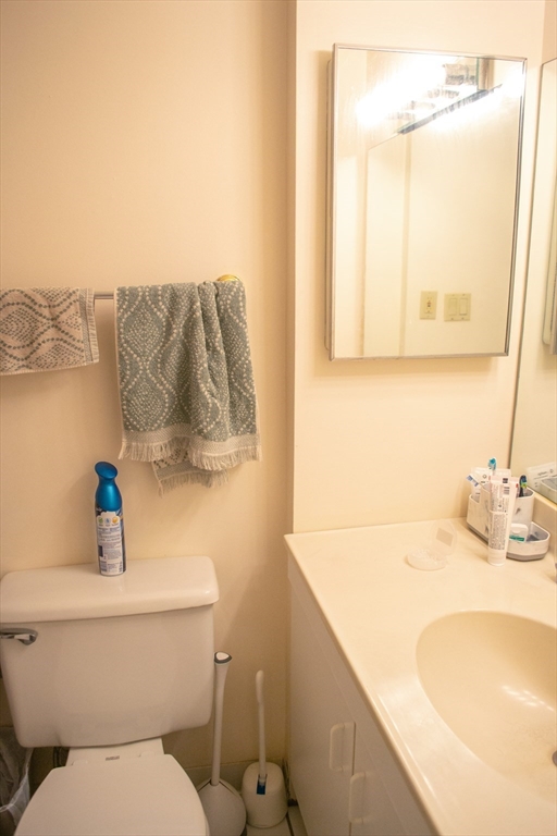 570 MASSACHUSETTS AVE