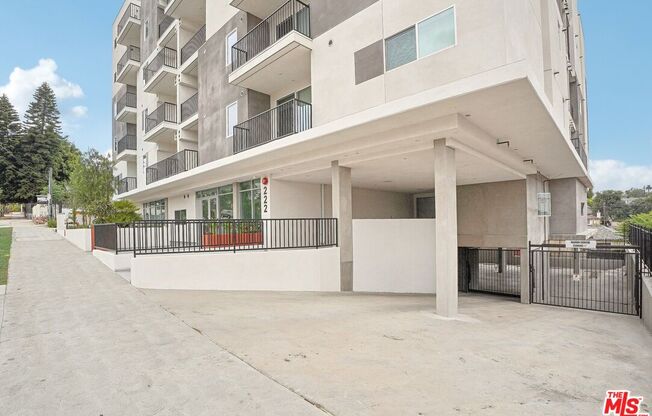 222 N ALVARADO ST