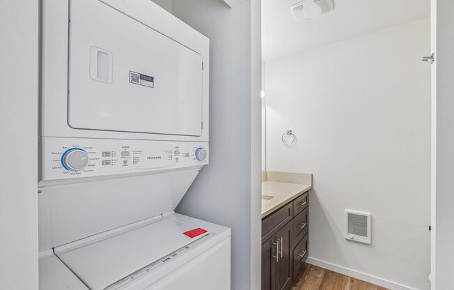 1 bed, 1 bath, 698 sqft, $1,399, Unit 83