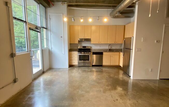 Studio, 1 bath, 695 sqft, $1,550, Unit A-210