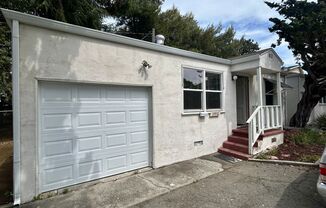 Not to be missed Castro Valley cottage!
