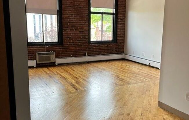 1 bed, 1 bath, 715 sqft, $1,775, Unit 45-610