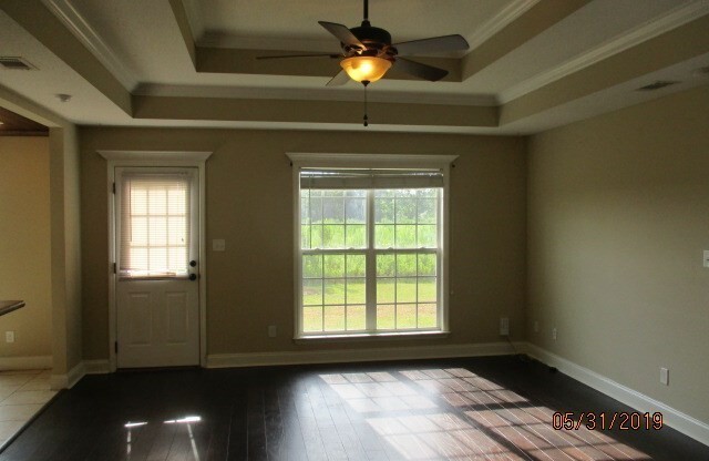 Experience Southern Comfort: Charming 3 Bed/2 Bath Home in Valdosta, GA