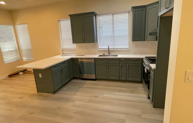 Beautiful 3/2 Laguna Park Home
