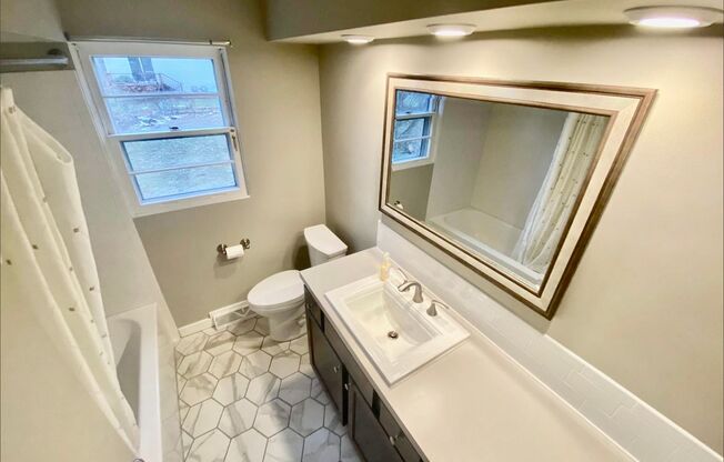 3 bedroom home in Forest Hills Coming Soon!