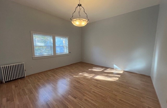 2 beds, 1 bath, 950 sqft, $2,700, Unit 4