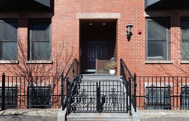 877 HARRISON AVE