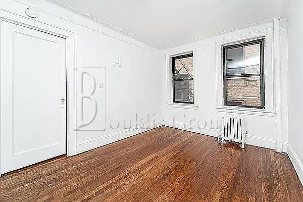 1 bed, 1 bath, $2,200, Unit c2