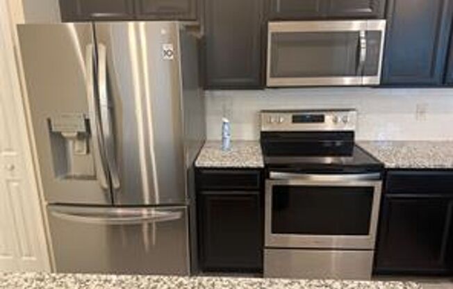 3 Bedroom / 2.5 Bath / 2 Garage Townhome Available Now in Sanford!