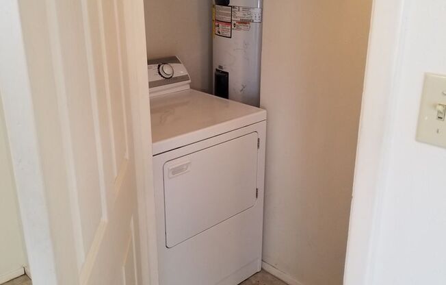 College Station, 3 bedroom / 2 bath fourplex on East Holleman with Washer/Dryer