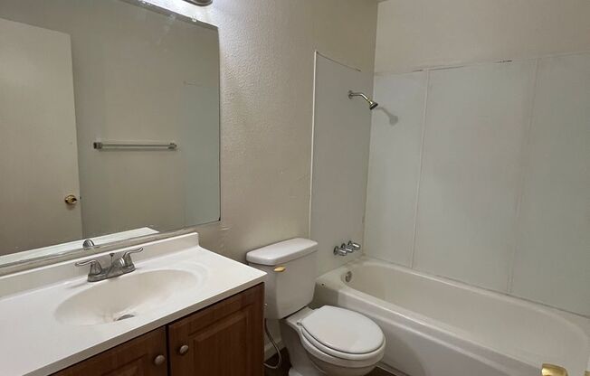 2 beds, 1 bath, $1,050, Unit 38