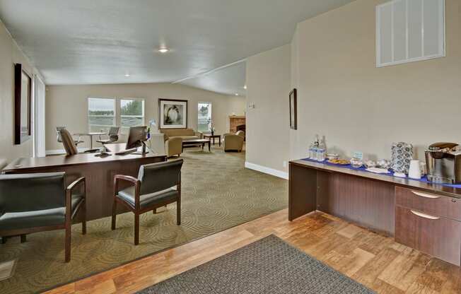 Four Seasons Lounge