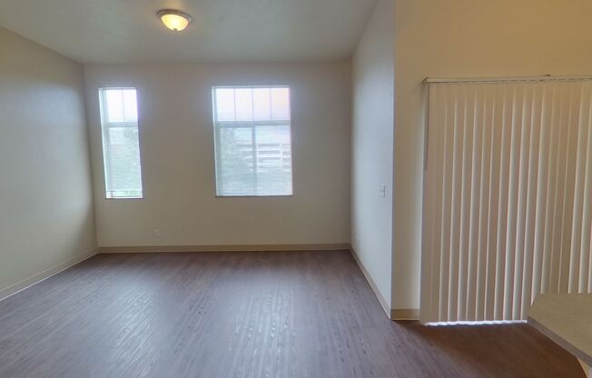 3 beds, 1.5 baths, $2,400, Unit 6