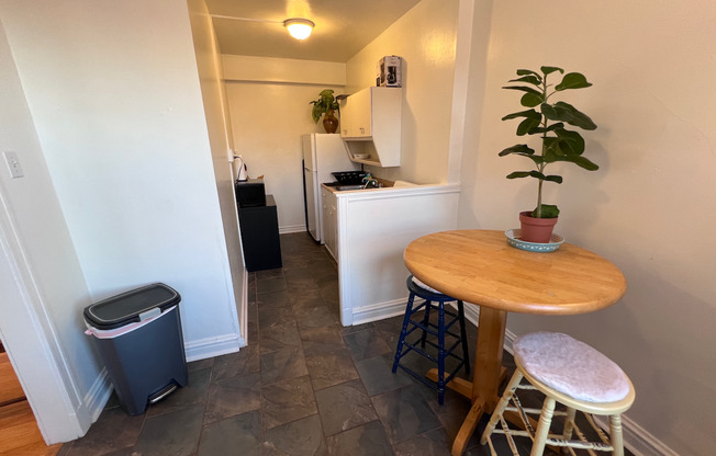 Studio, 1 bath, 400 sqft, $985, Unit 510