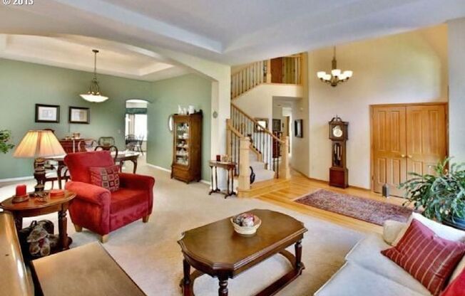 Spacious and Bright 4 Bedroom Home in Beaverton!