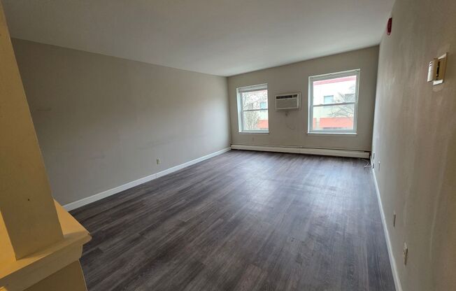 1 bed, 1 bath, $1,195, Unit 209