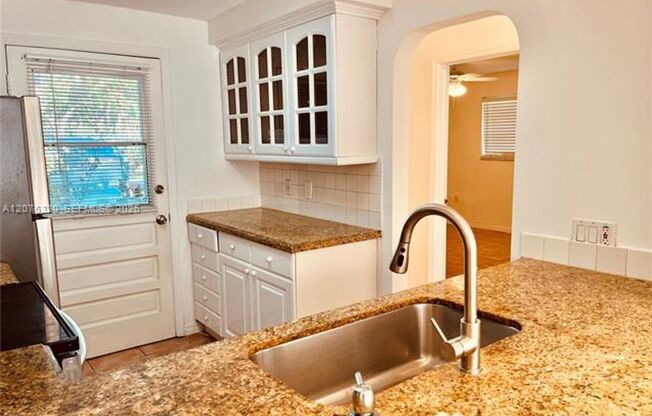 251 Galen Dr cu-101E, Key Biscayne, FL 33149