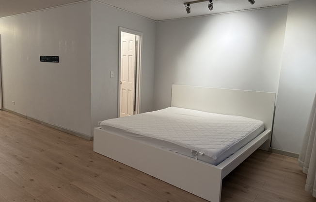 Studio, 1 bath, 590 sqft, $3,400, Unit 6M