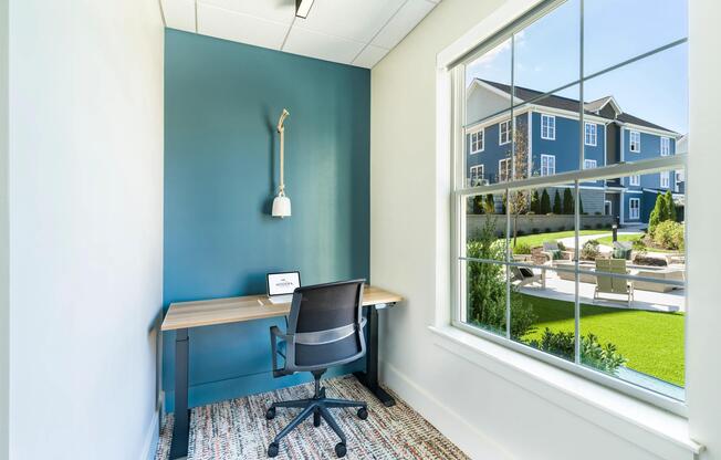 Enjoy a quiet, light-filled workspace with garden views—perfect for video calls, writing, or focused tasks.