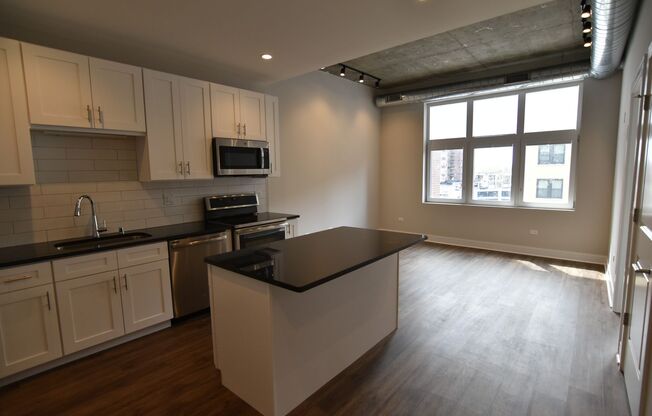 1 bed, 1 bath, 642 sqft, $2,570, Unit 3833-608