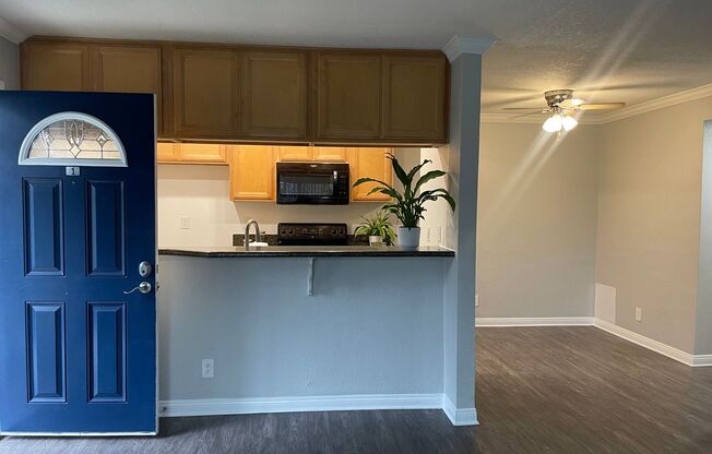 2 beds, 2 baths, 850 sqft, $3,005, Unit 811-01