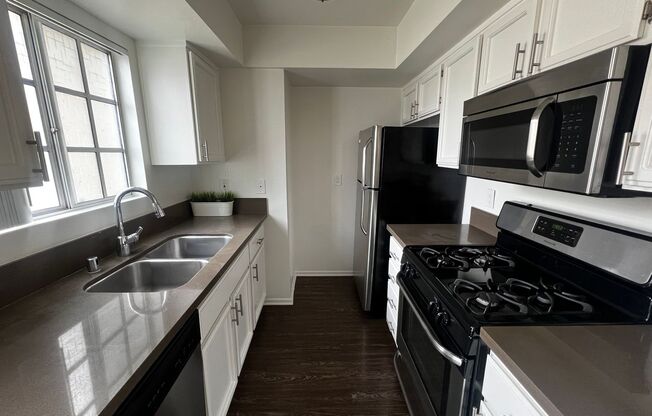 2 beds, 2 baths, 900 sqft, $2,645, Unit 202