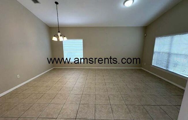 Spacious 4 bedroom 2.5 bath in St Cloud