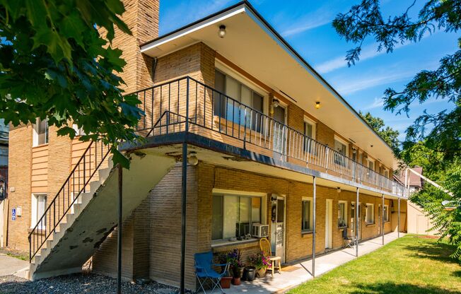 Convenient Lower South Hill Apartment Community!