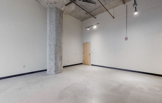 1 bed, 1 bath, 694 sqft, $1,300, Unit 102