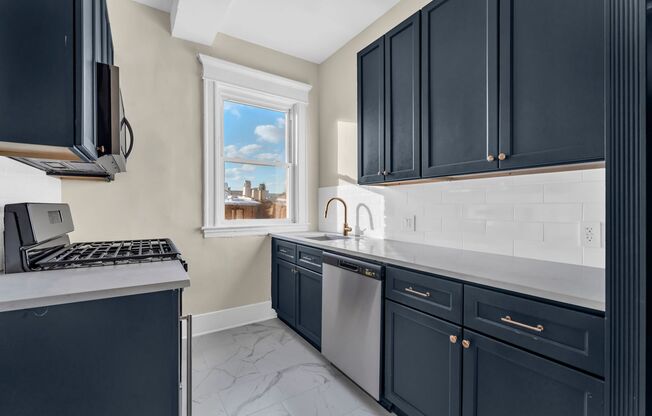 3 beds, 2 baths, 7 sqft, $3,100, Unit 3W