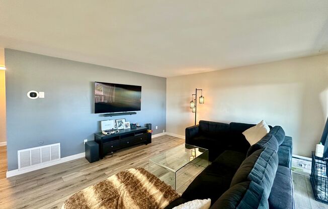 3 Bedroom Townhome near USD!! Parking + Laundry Included!!