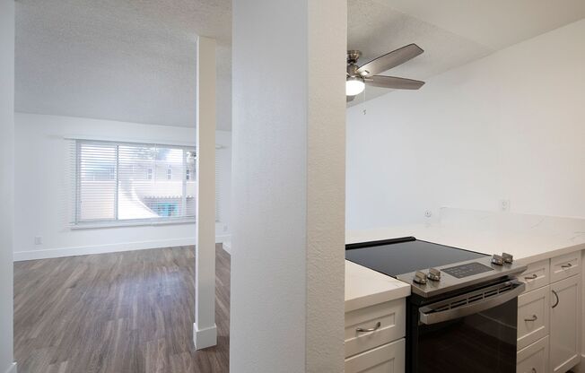 Studio, 1 bath, 437 sqft, $2,195, Unit 27-08