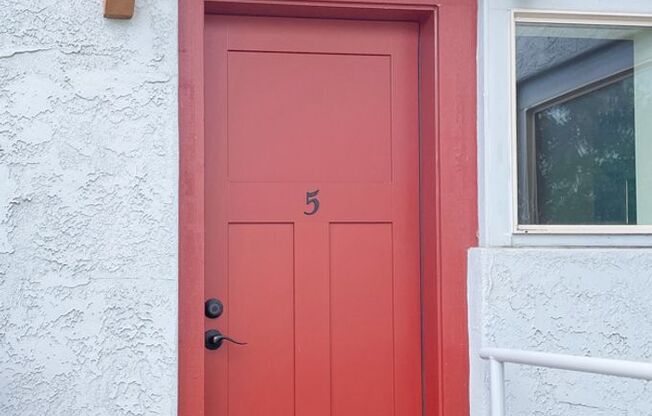 1 bed, 1 bath, 690 sqft, $1,300, Unit Cap5