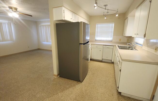 Cozy 3 bedroom/2 bath home - NO HOA