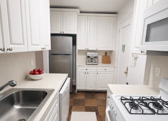 2 beds, 1 bath, 1,000 sqft, $6,500, Unit 7D