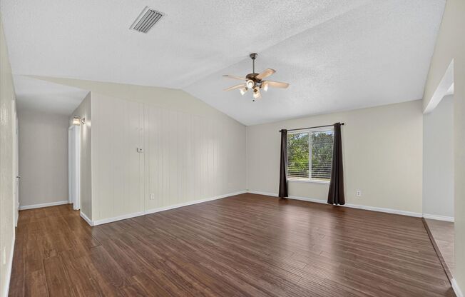 Quaint Home in Peaceful Carrollton Neighborhood!