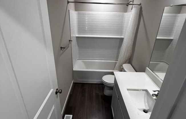 Spacious 4-Bedroom Townhome with Loft, Chef’s Kitchen & Modern Finishes – Built in 2024