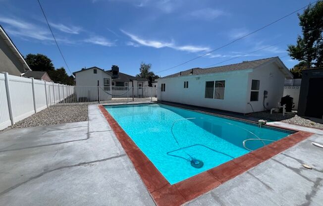 *Special $500 Off The First Month's Rent * Beautiful Pool Home in Prime Van Nuys Location