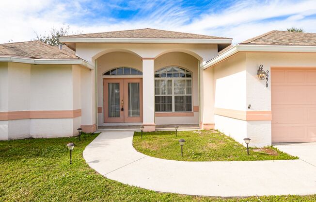 Gorgeous 3 bedroom, 2 bathroom Pool Home