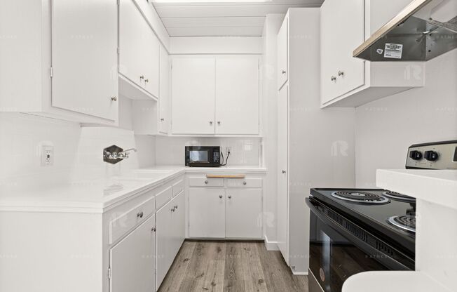 (Anna) 4135 Laurel Canyon Blvd