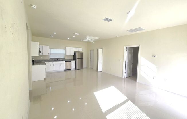 Great location-3/2/1 -PRIVATE SETTING