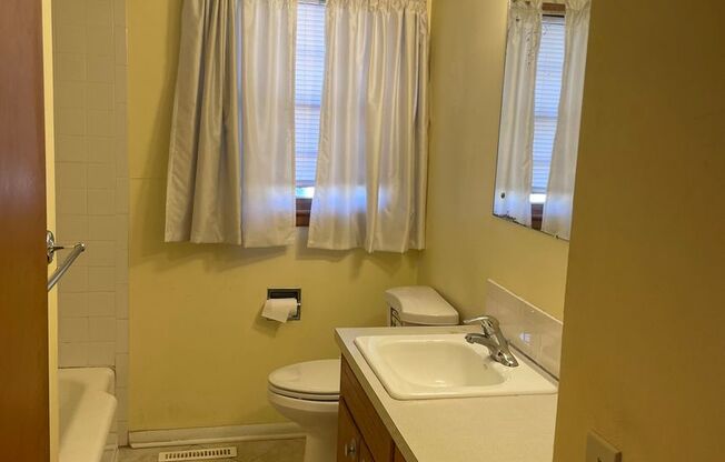 3 beds, 1 bath, $1,250