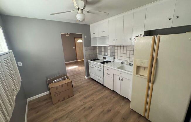 2 beds, 1 bath, $1,100