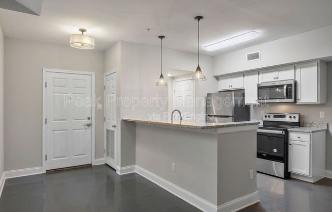 1 bed, 1 bath, 814 sqft, $1,195, Unit 11