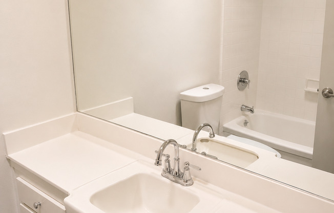 Studio, 1 bath, 450 sqft, $1,595, Unit 313