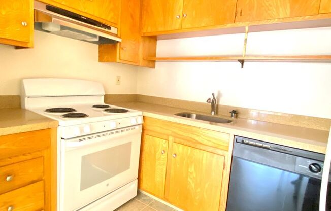 3 beds, 2 baths, $3,500, Unit 6