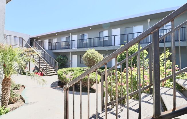 441/451 Cuesta Del Mar Drive