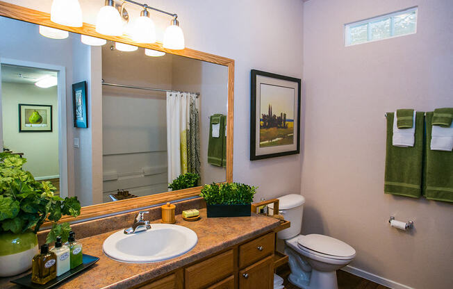 Albuquerque apartments near golf course with full bathroom
